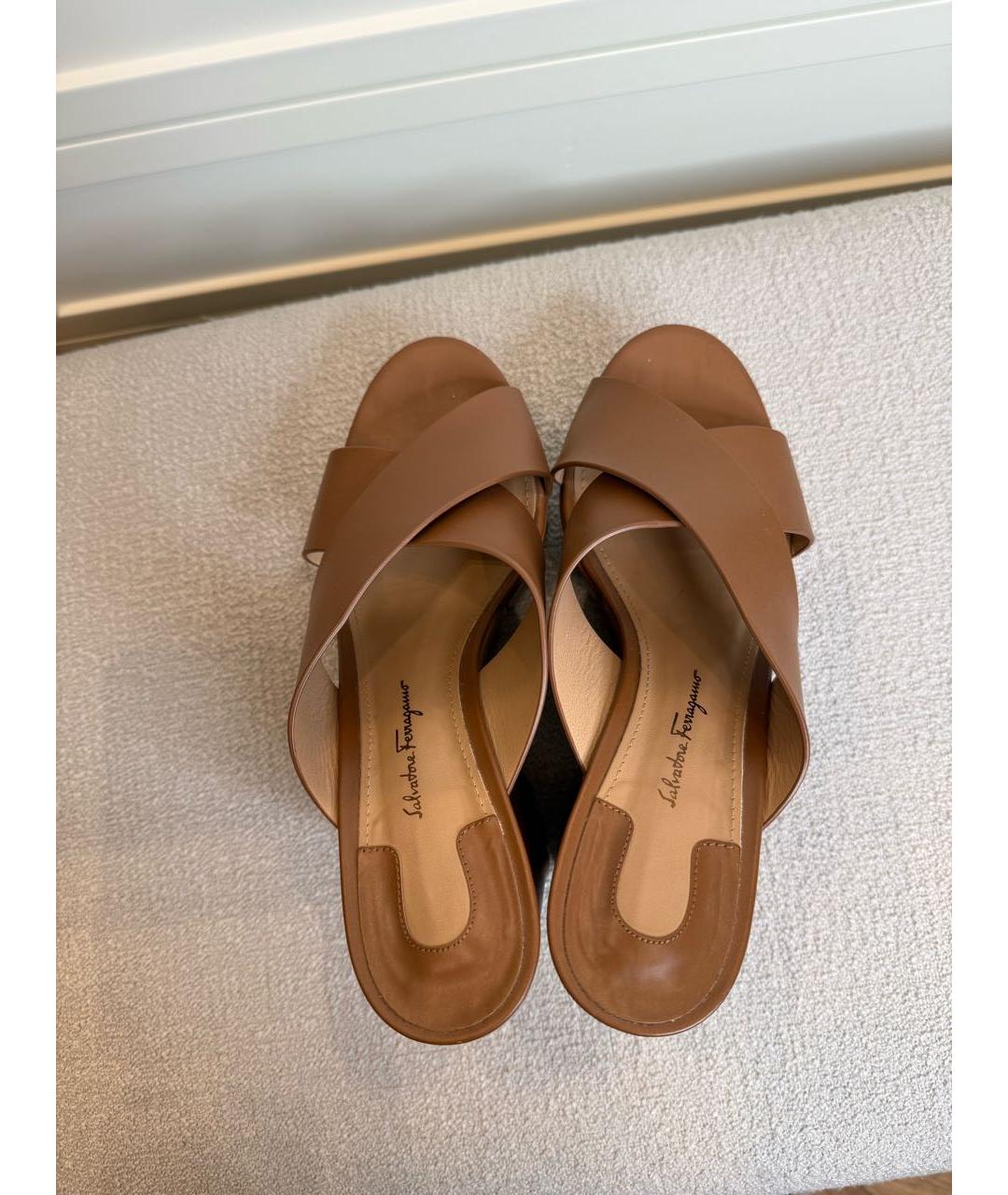 FERRAGAMO Коричневые кожаные сабо, фото 3