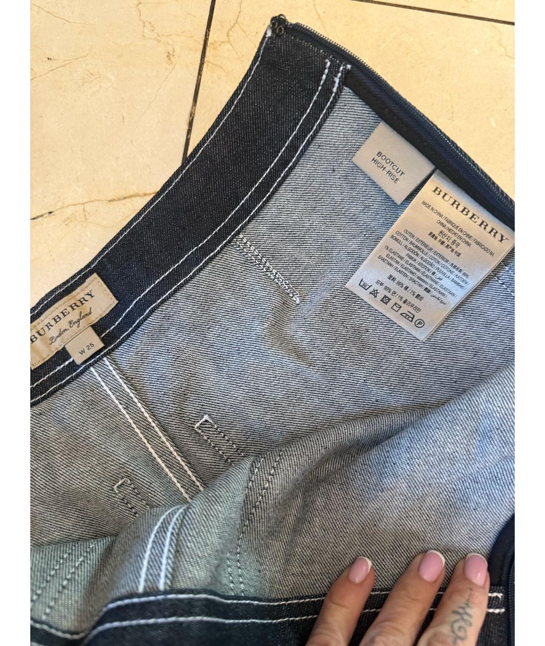 BURBERRY Темно-синие хлопко-эластановые джинсы клеш, фото 3