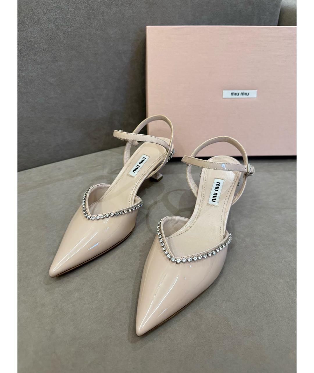 MIU MIU Лодочки на низком каблуке из лакированной кожи, фото 4