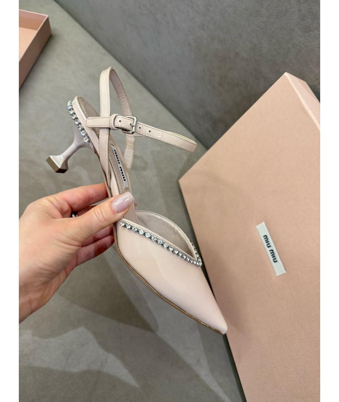 MIU MIU Лодочки на низком каблуке из лакированной кожи, фото 9
