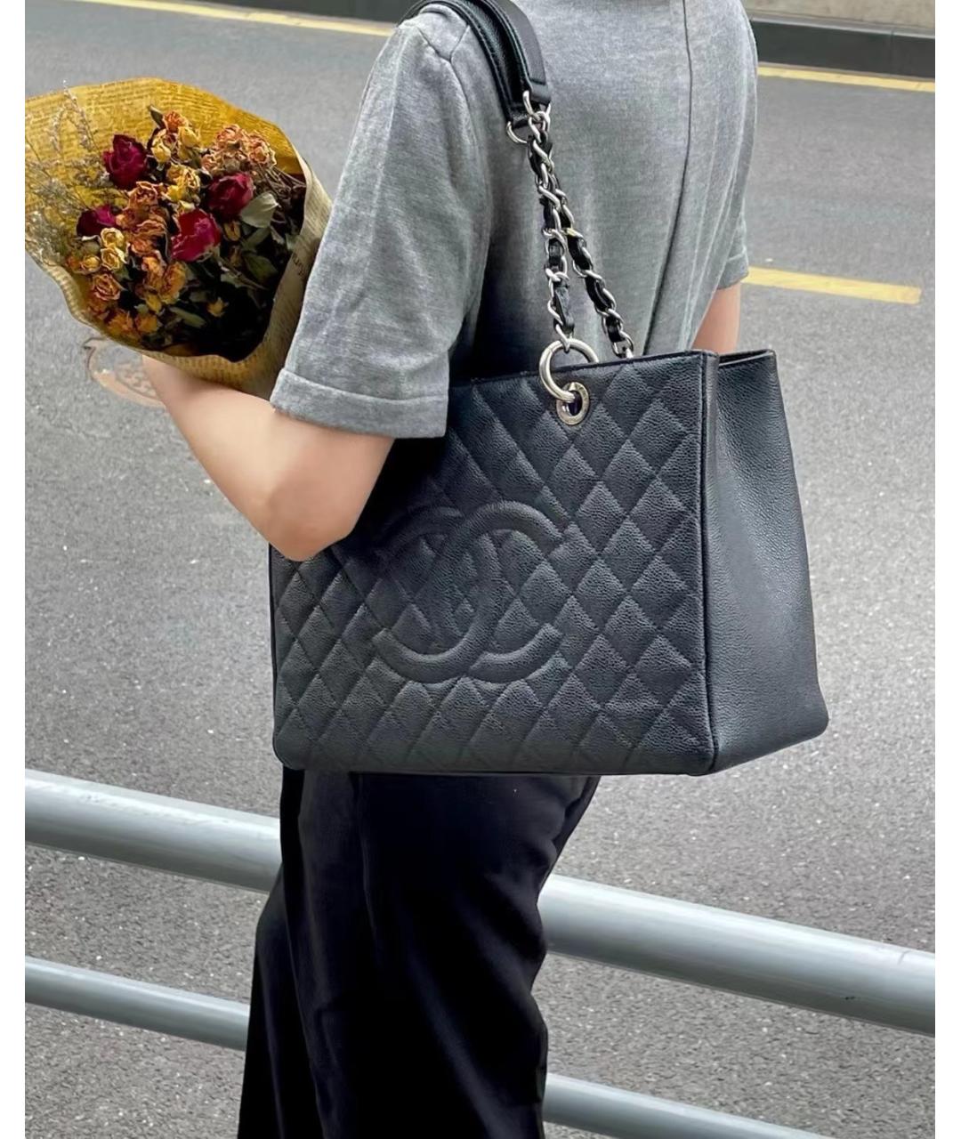 CHANEL Черная кожаная сумка тоут, фото 8