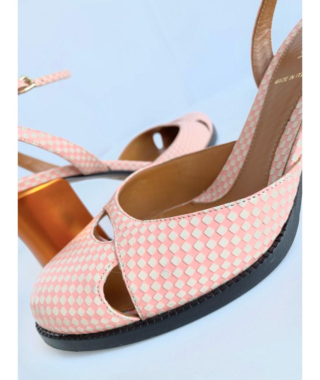 FENDI Золотые босоножки из экзотической кожи, фото 4