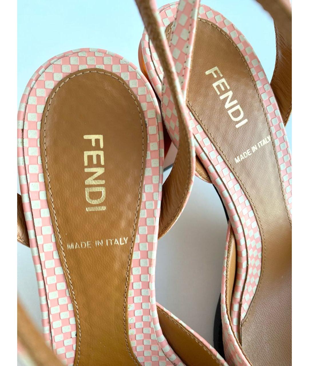 FENDI Золотые босоножки из экзотической кожи, фото 5