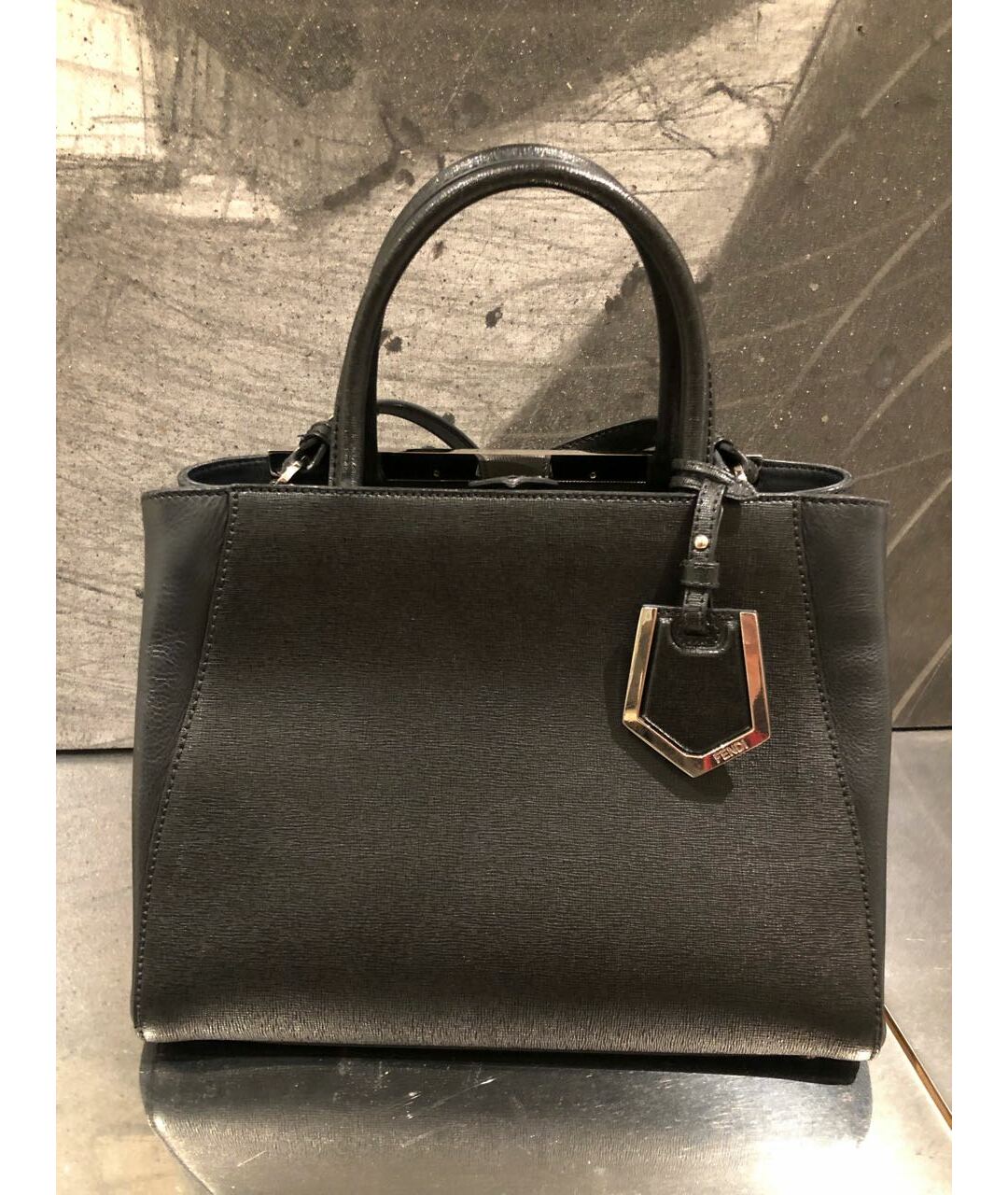 FENDI Черная кожаная сумка тоут, фото 3