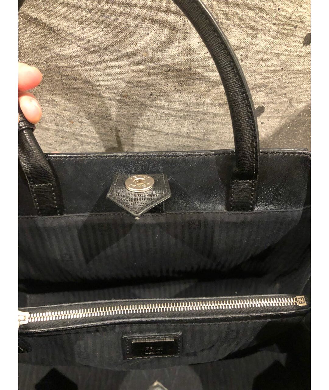 FENDI Черная кожаная сумка тоут, фото 6