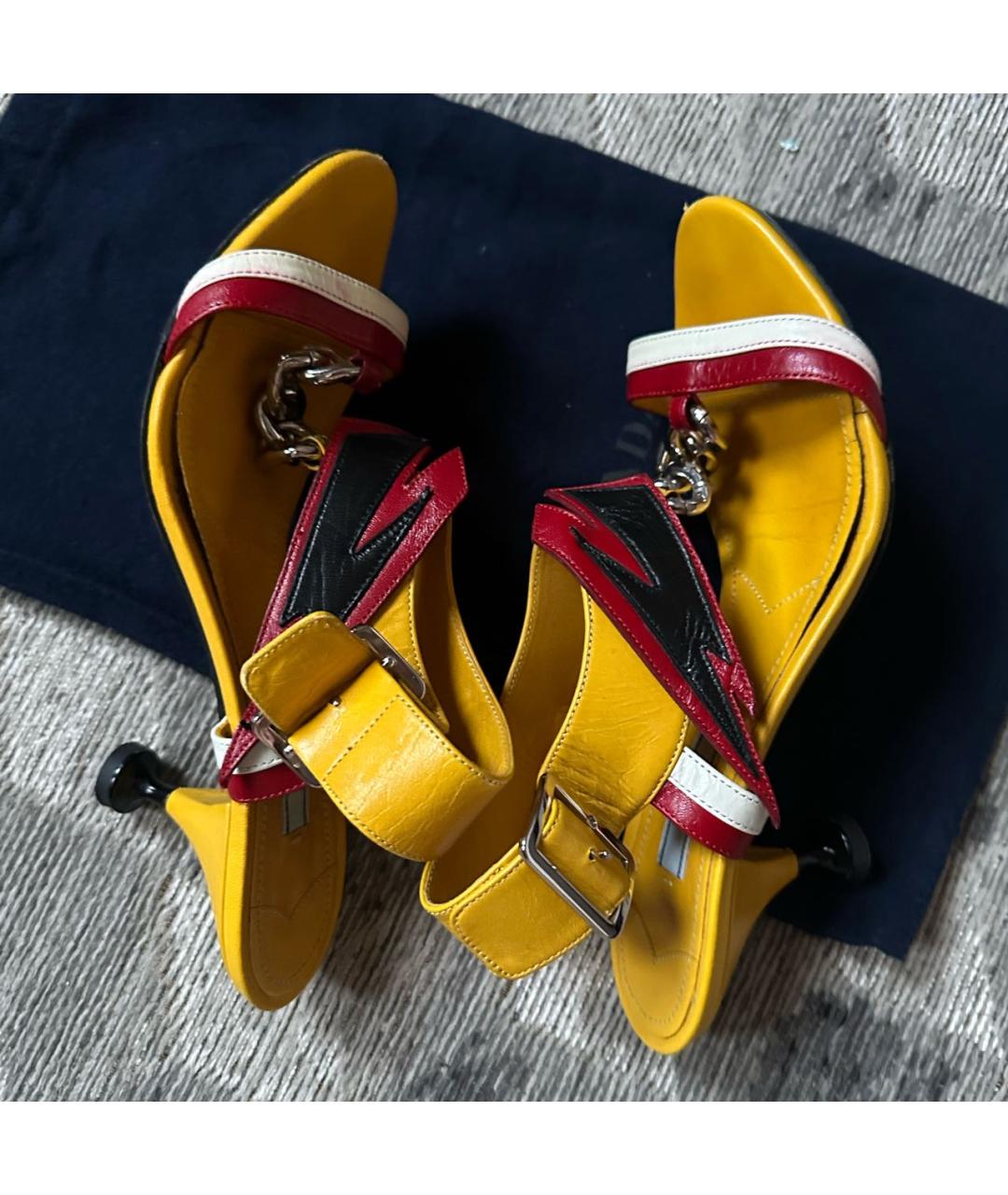 PRADA Желтые кожаные босоножки, фото 5