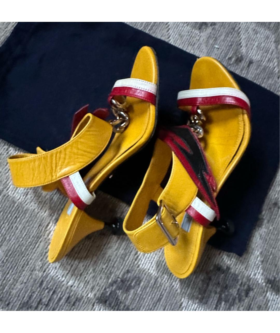 PRADA Желтые кожаные босоножки, фото 2