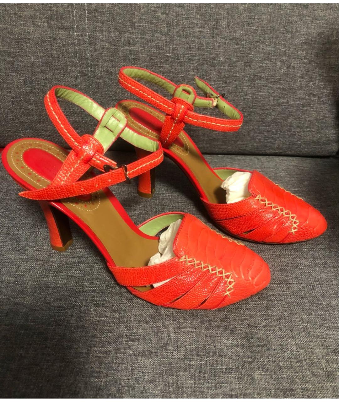 BOTTEGA VENETA Красные босоножки из экзотической кожи, фото 6