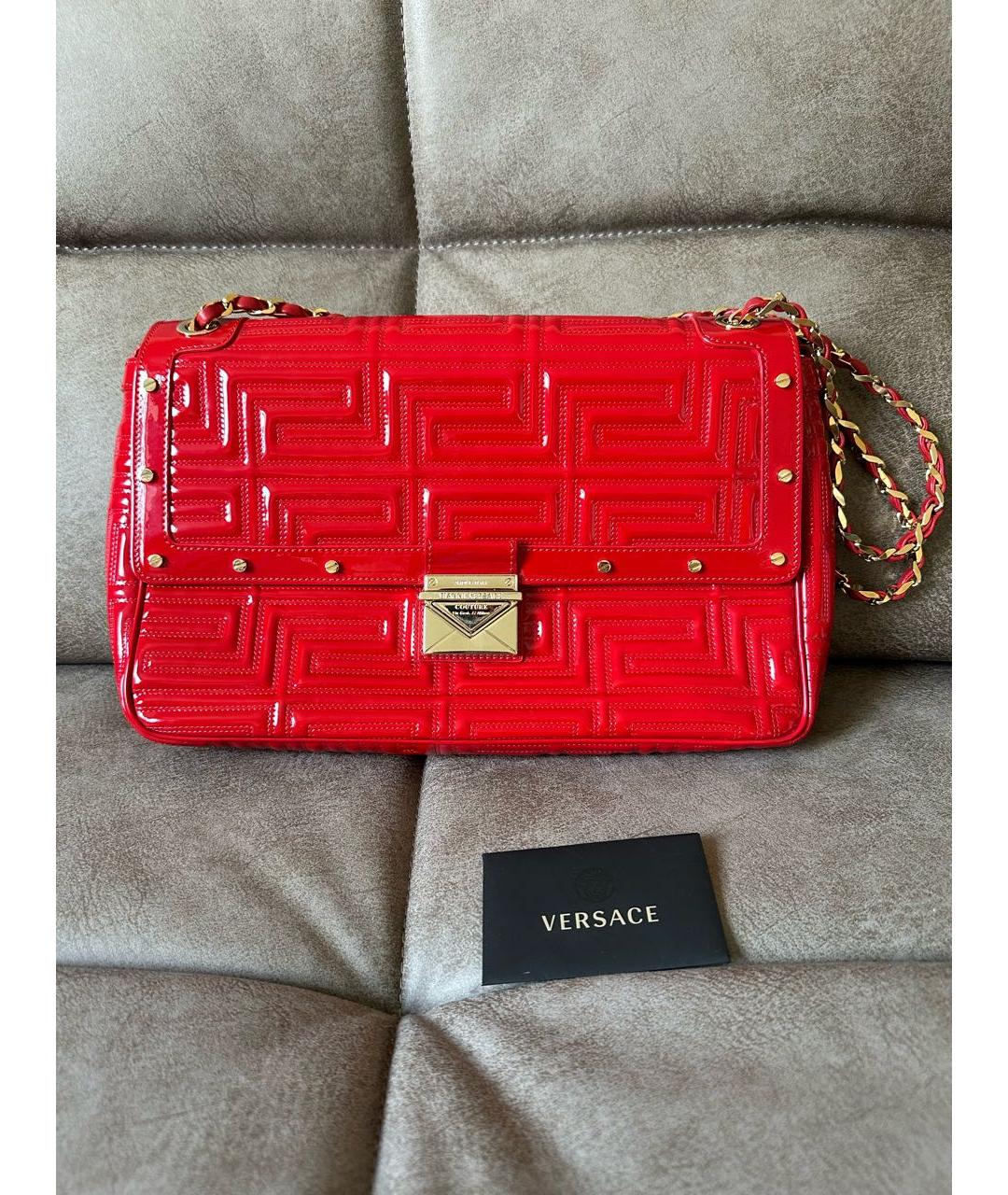 VERSACE Красная сумка через плечо из лакированной кожи, фото 8