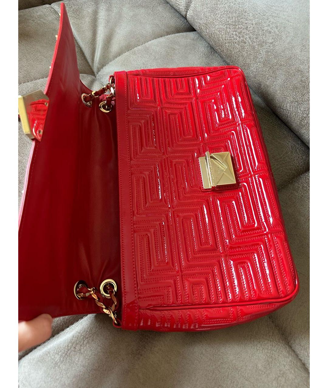 VERSACE Красная сумка через плечо из лакированной кожи, фото 4