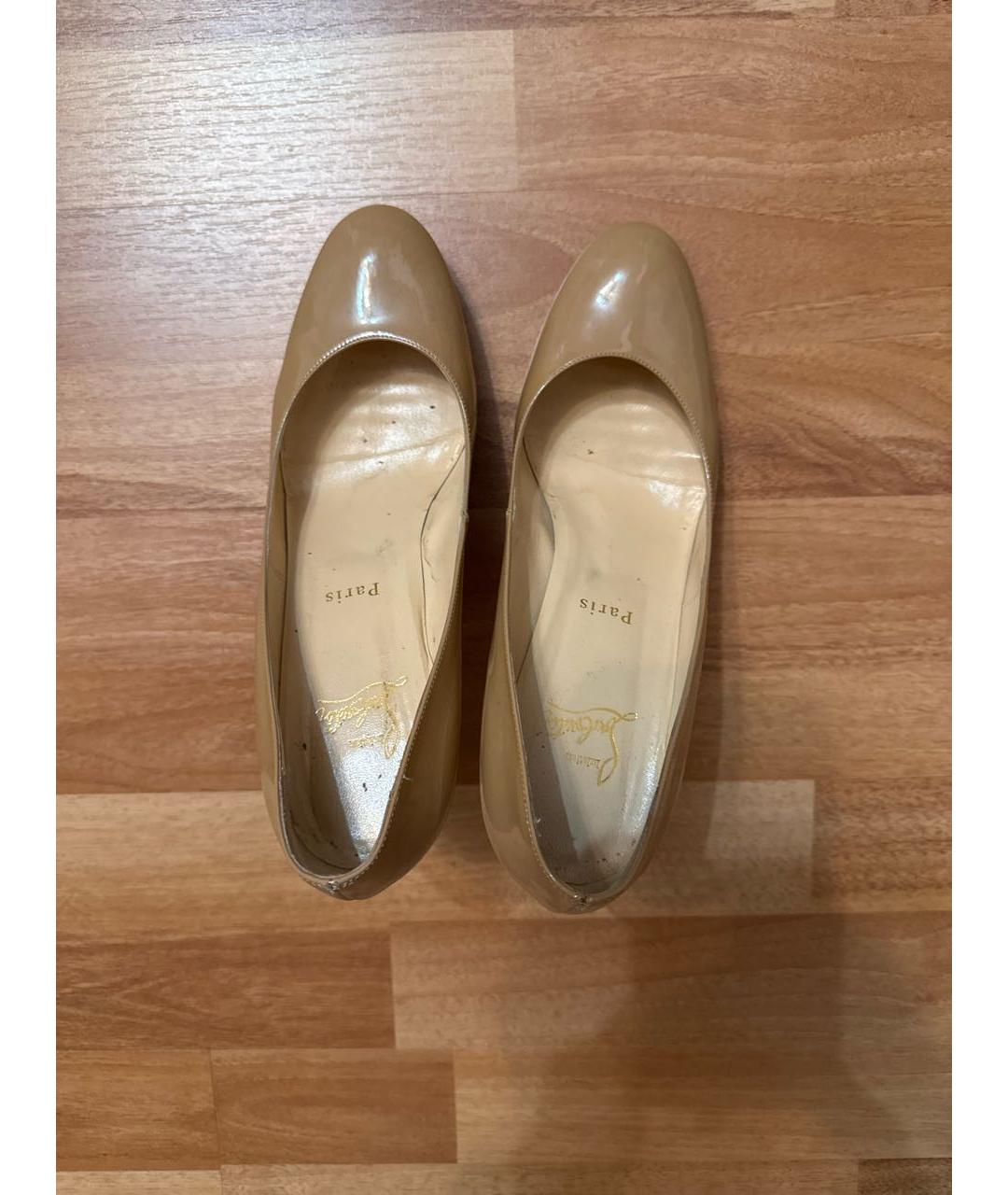 CHRISTIAN LOUBOUTIN Бежевые туфли из лакированной кожи, фото 3