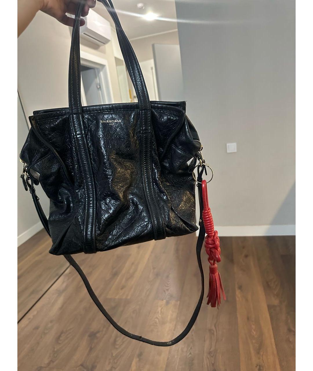 BALENCIAGA Черная сумка тоут из лакированной кожи, фото 2
