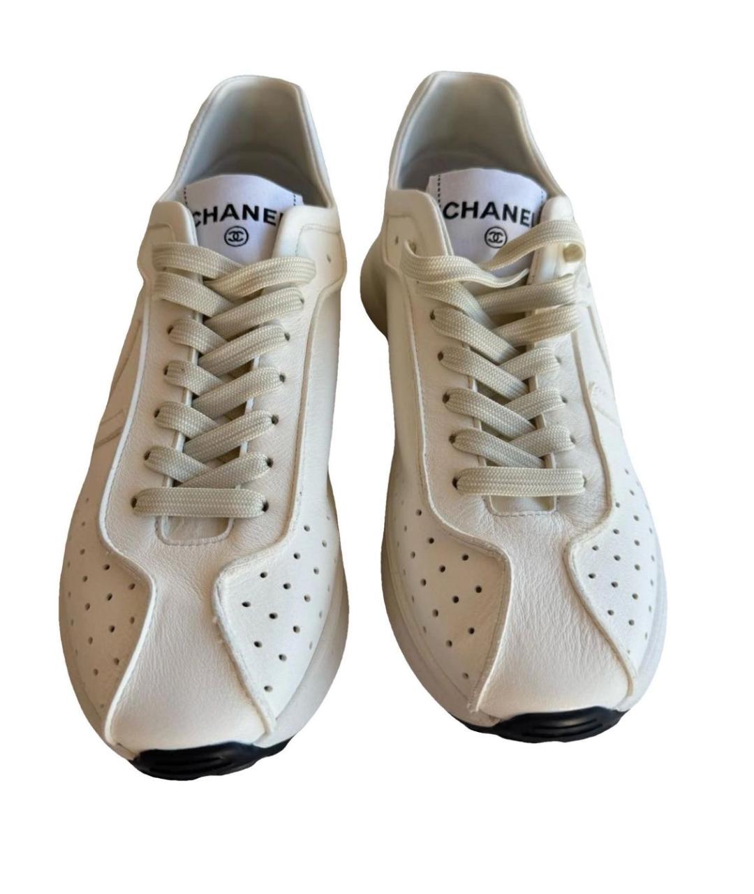 CHANEL Белые кожаные кроссовки, фото 2