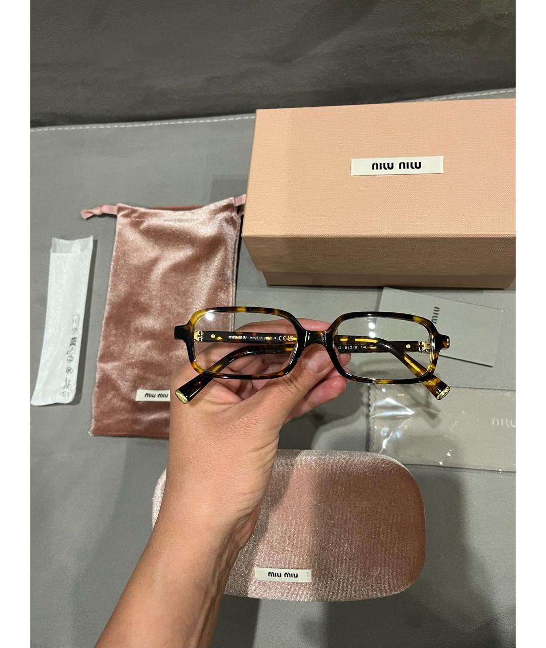 MIU MIU Коричневые пластиковые солнцезащитные очки, фото 3