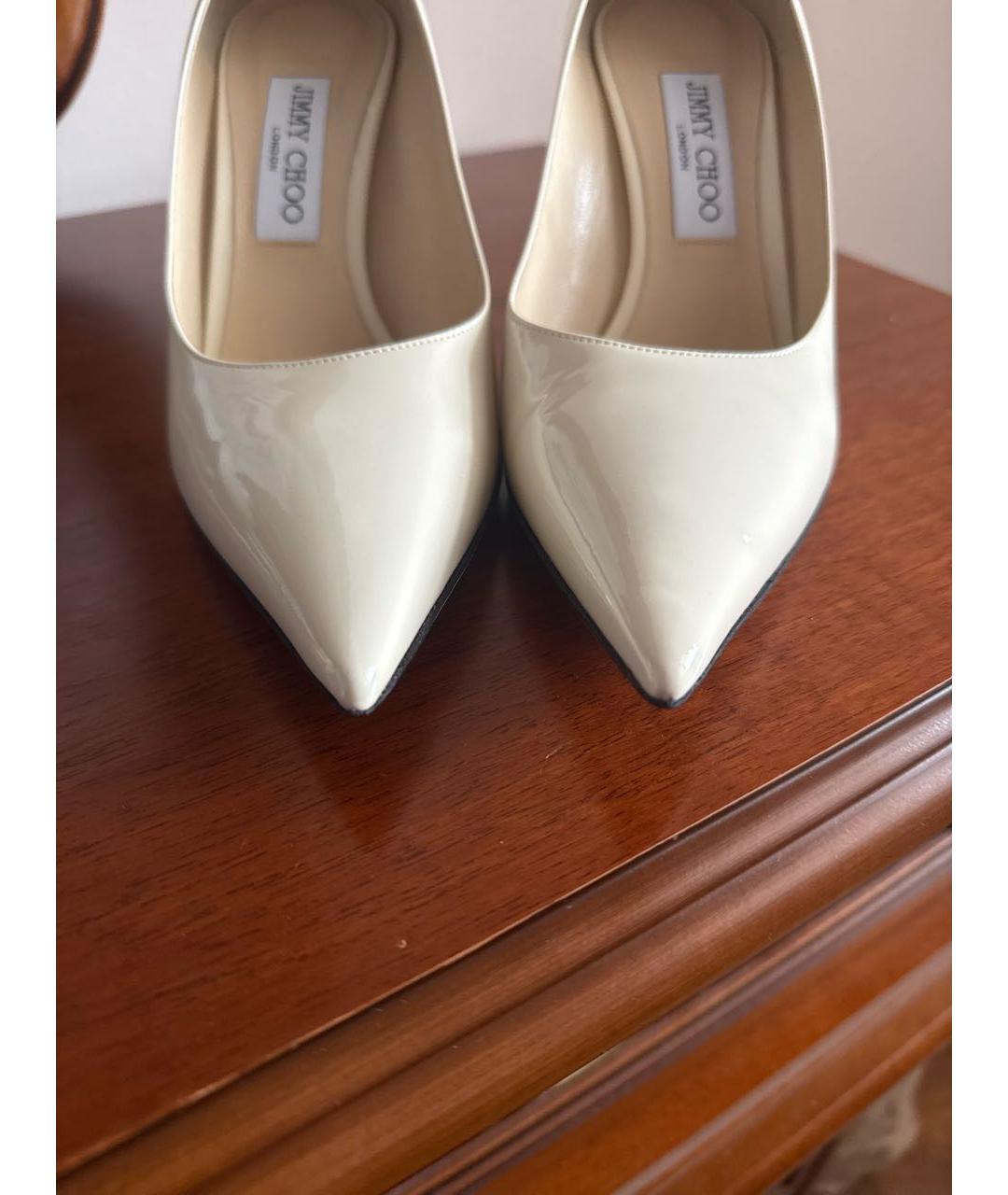 JIMMY CHOO Бежевые туфли из лакированной кожи, фото 6