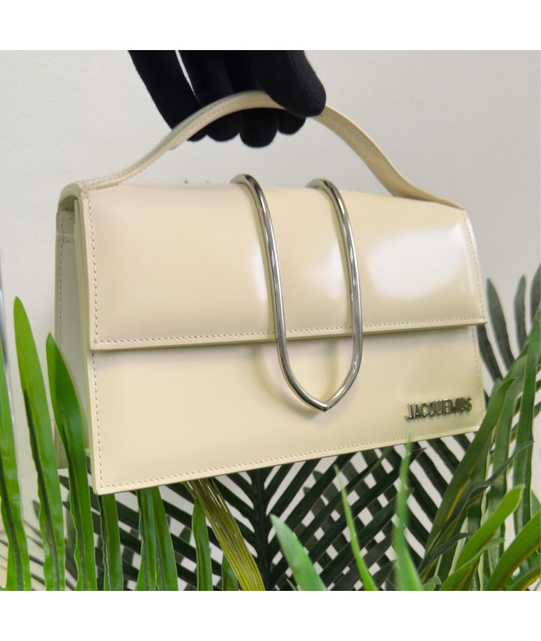 JACQUEMUS Бежевая сумка с короткими ручками из лакированной кожи, фото 5