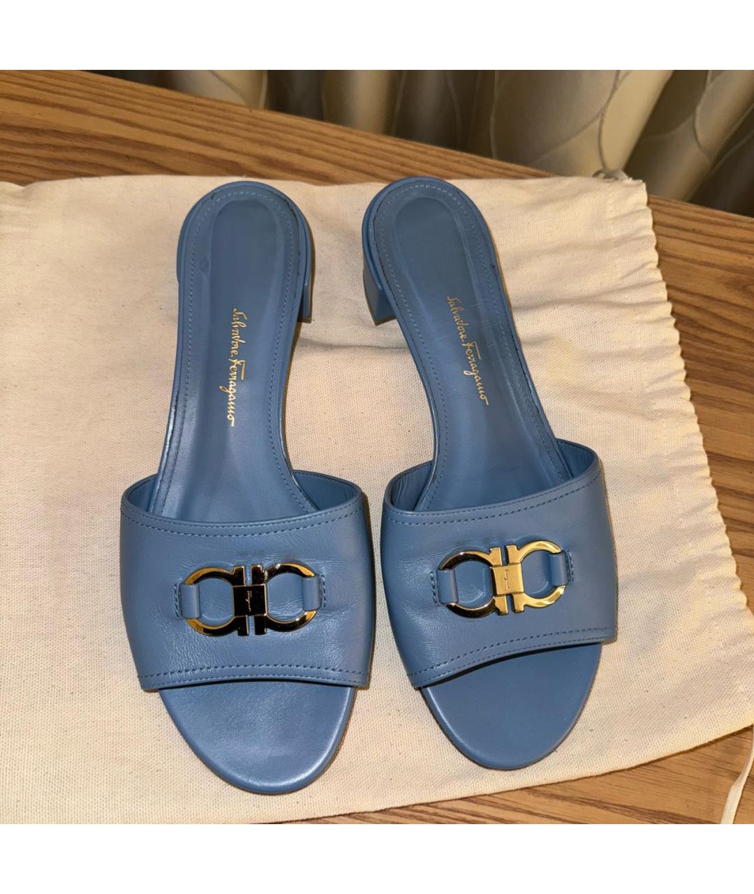 FERRAGAMO Синие кожаные босоножки, фото 2