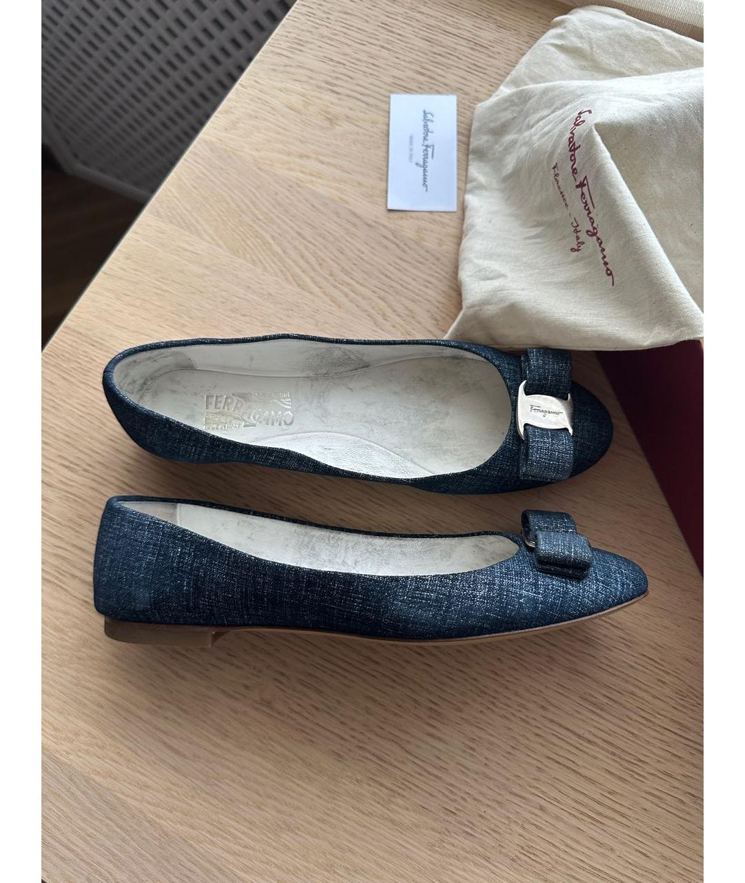 FERRAGAMO Темно-синие балетки из лакированной кожи, фото 7