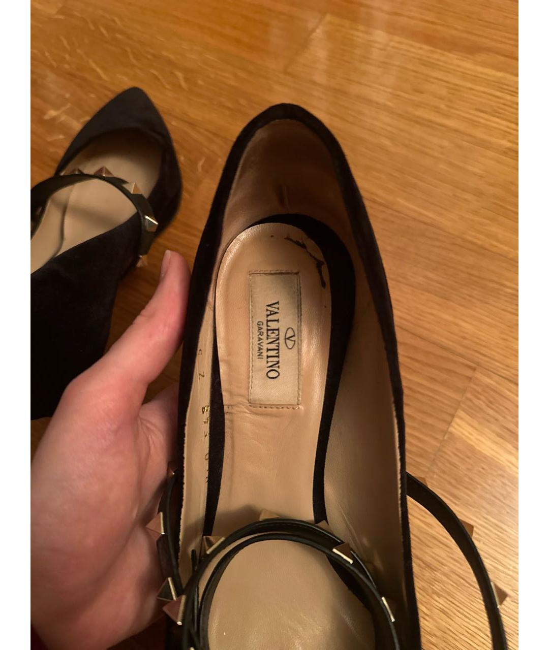 VALENTINO Черные бархатные лодочки на низком каблуке, фото 4