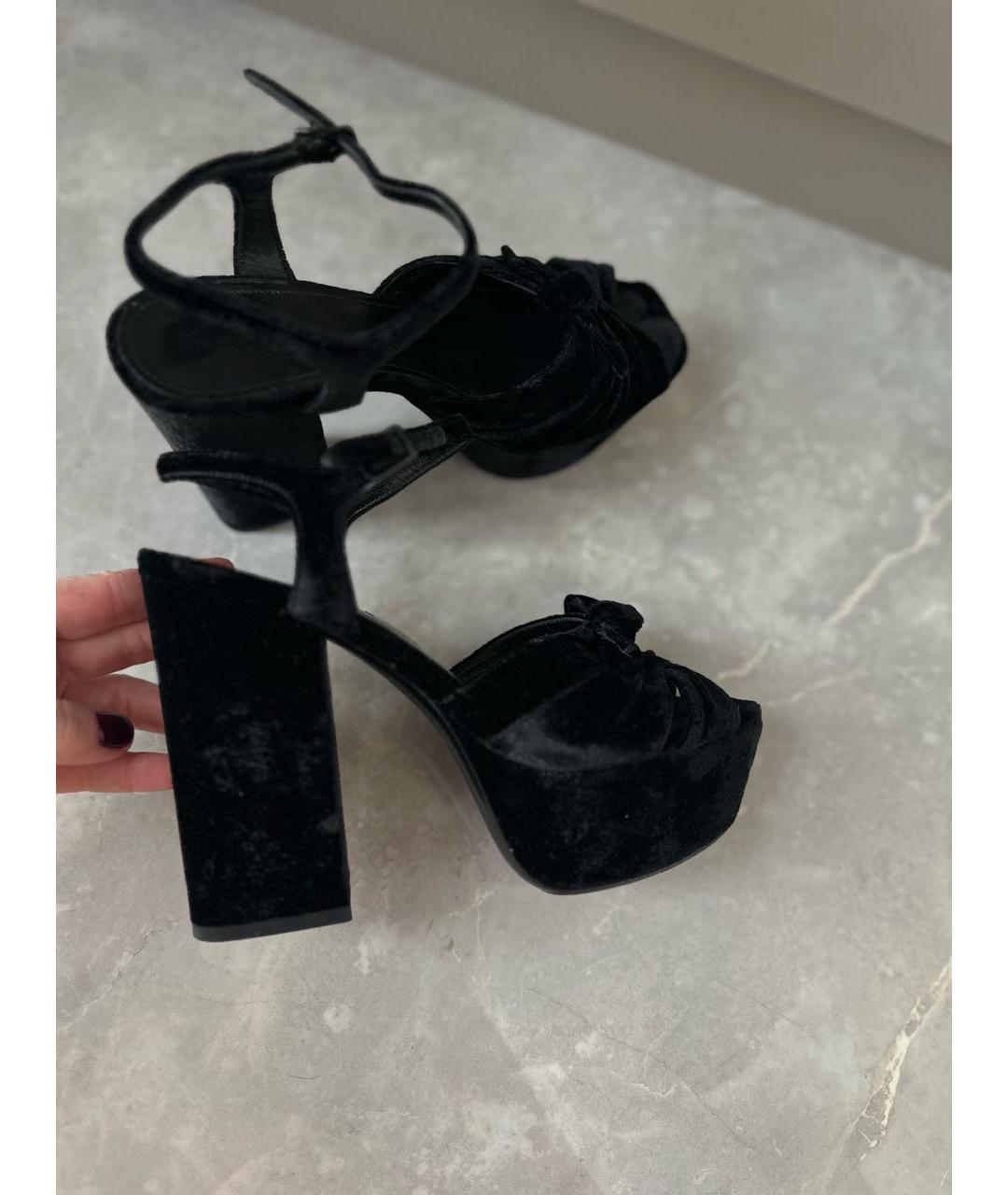 SAINT LAURENT Черные бархатные босоножки, фото 3