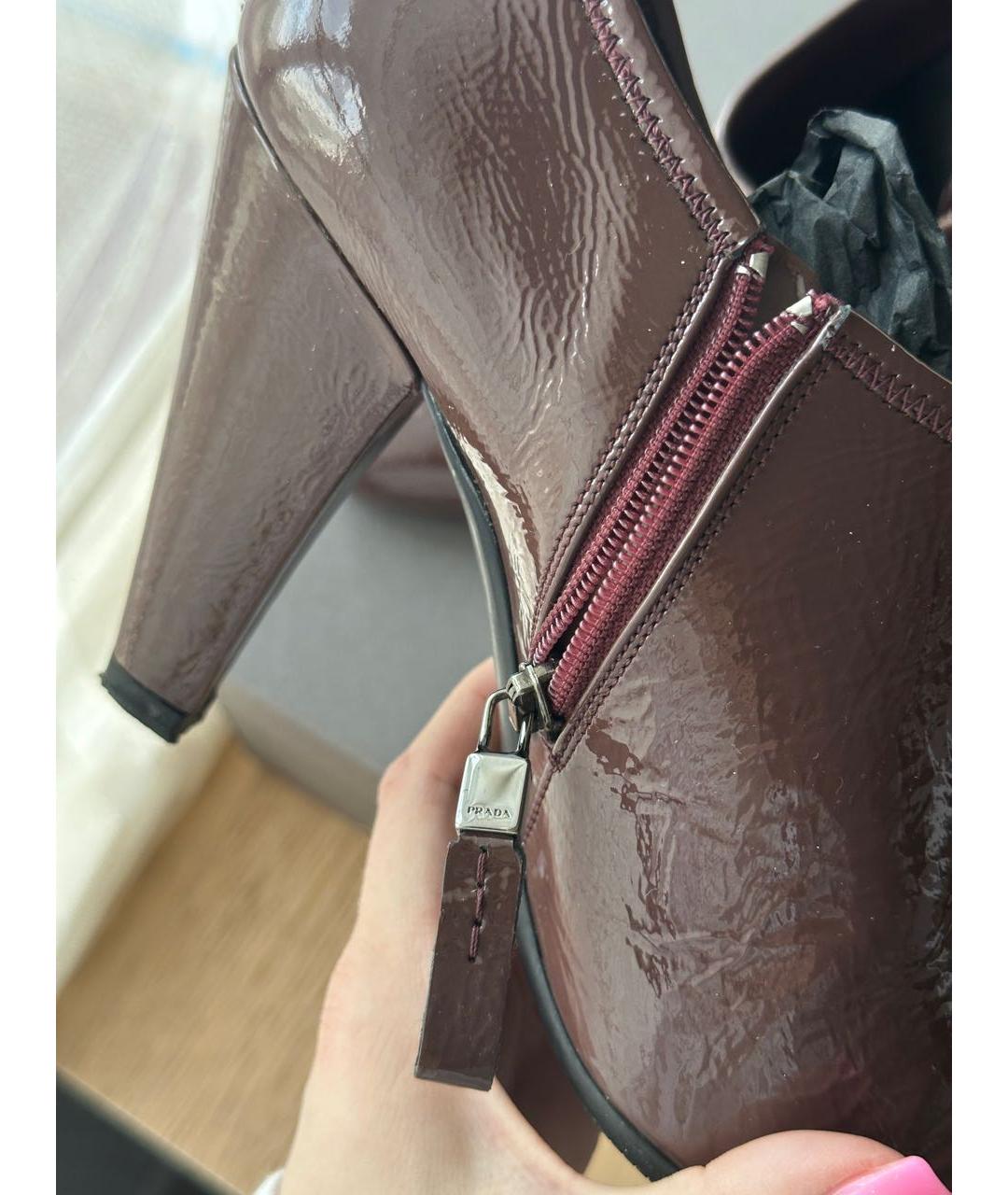 PRADA Бордовые ботильоны из лакированной кожи, фото 5