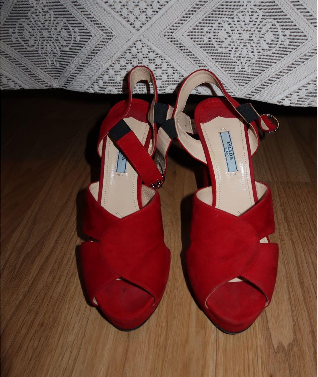 PRADA Красные замшевые босоножки, фото 2