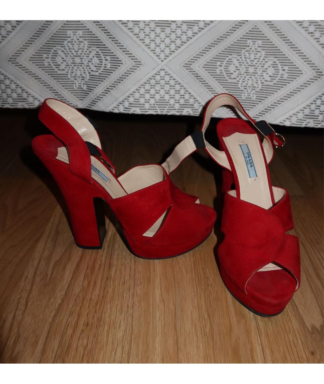 PRADA Красные замшевые босоножки, фото 3