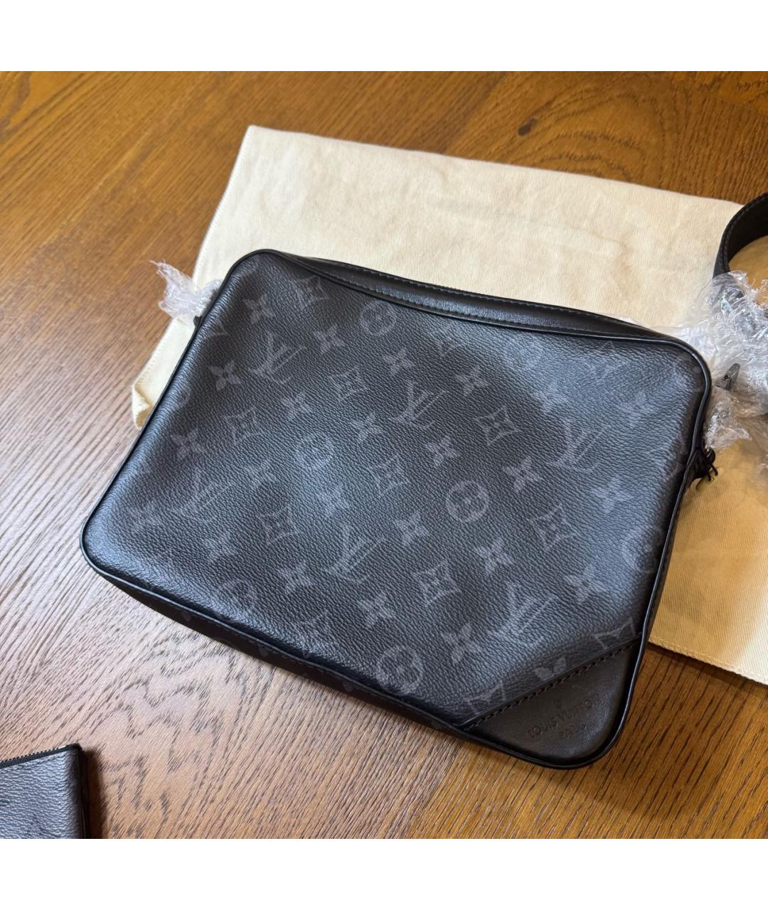 LOUIS VUITTON Антрацитовая кожаная сумка на плечо, фото 4