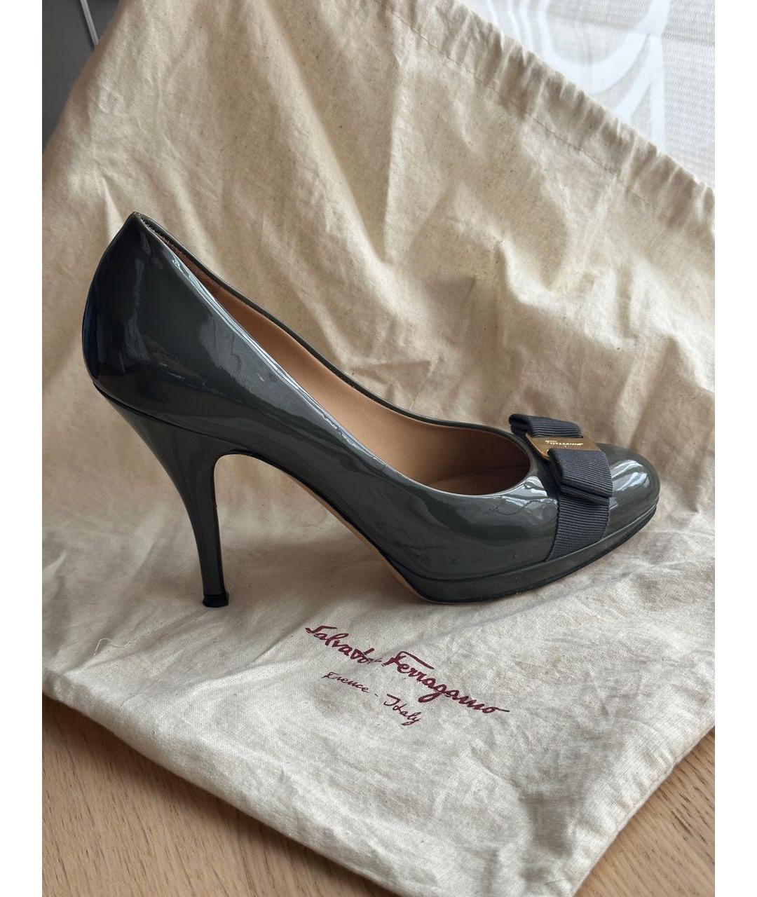 FERRAGAMO Серые туфли из лакированной кожи, фото 6