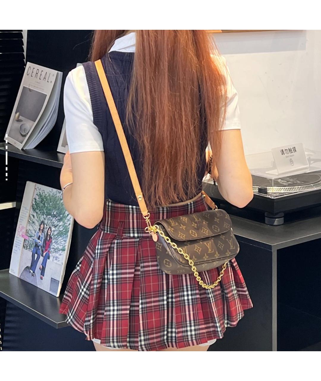 LOUIS VUITTON Коричневая кожаная сумка через плечо, фото 4
