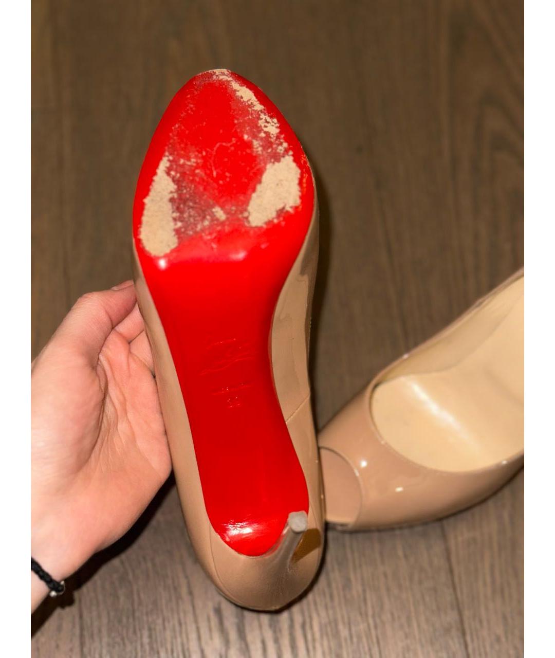 CHRISTIAN LOUBOUTIN Бежевые туфли из лакированной кожи, фото 6