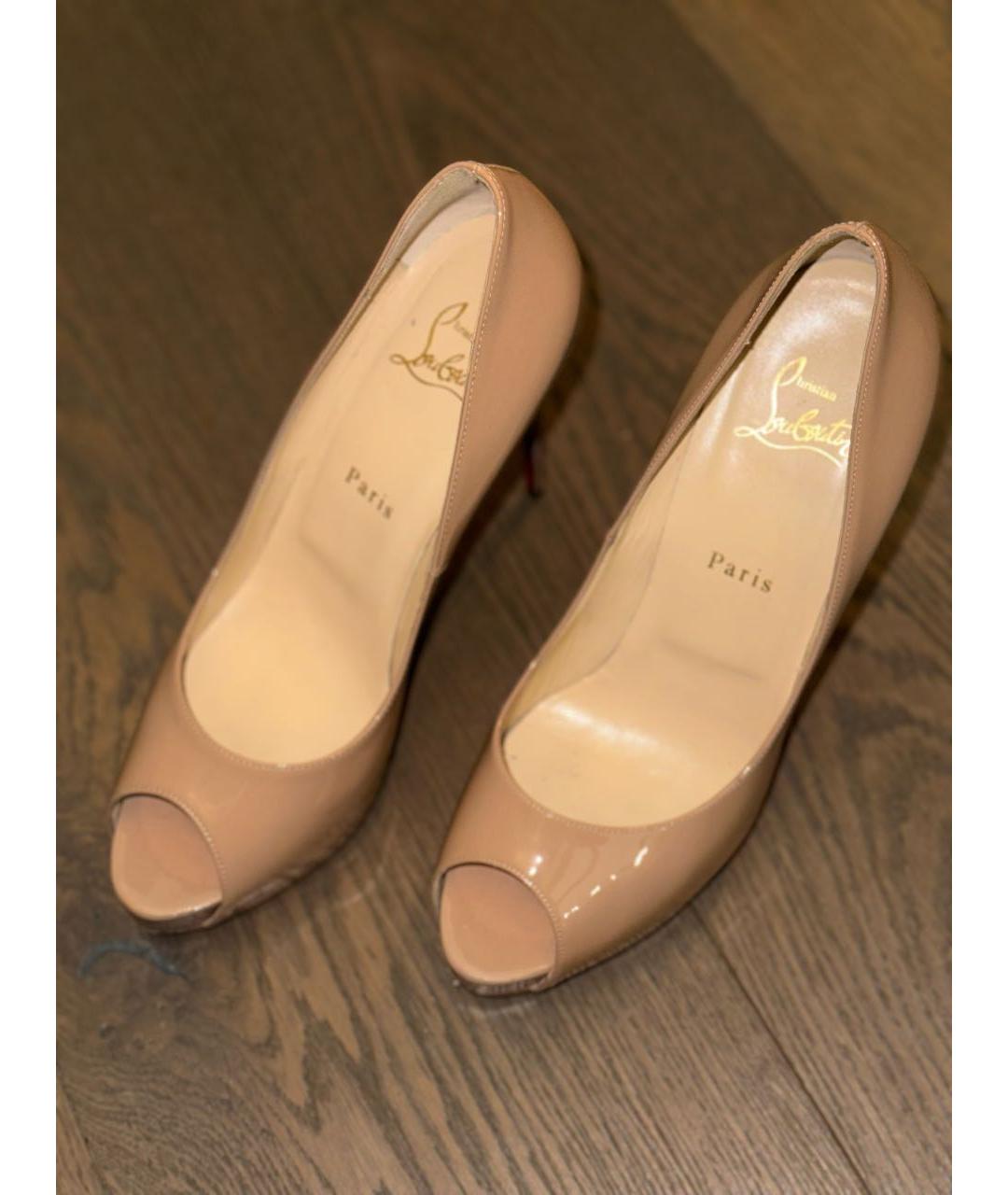 CHRISTIAN LOUBOUTIN Бежевые туфли из лакированной кожи, фото 7