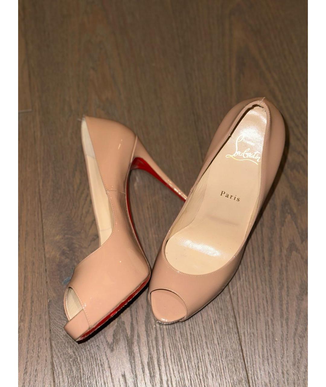 CHRISTIAN LOUBOUTIN Бежевые туфли из лакированной кожи, фото 8