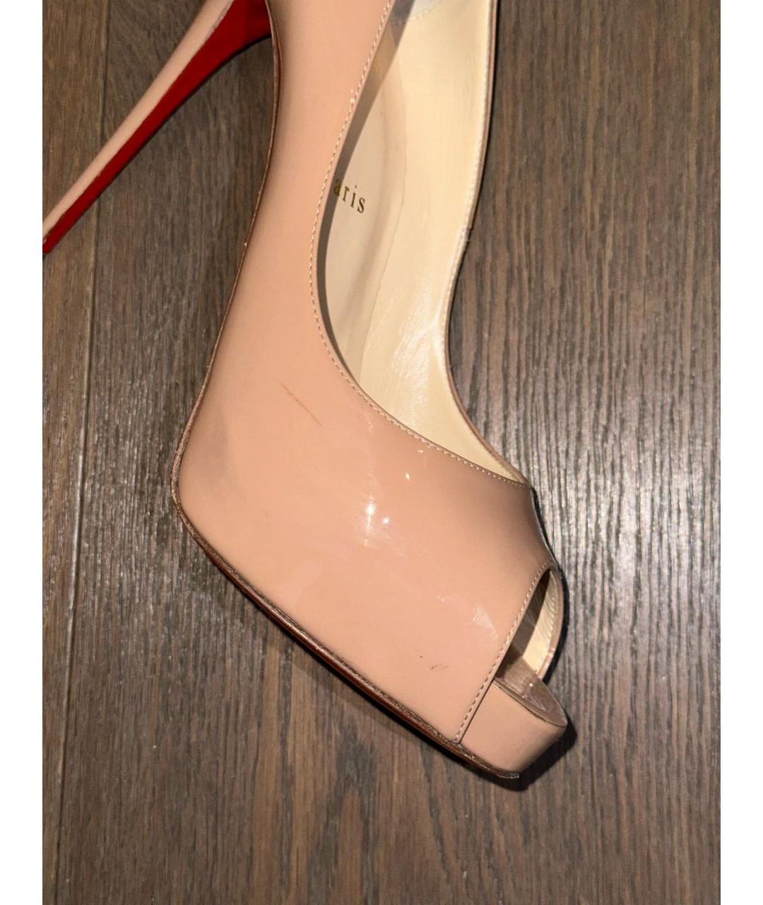 CHRISTIAN LOUBOUTIN Бежевые туфли из лакированной кожи, фото 5