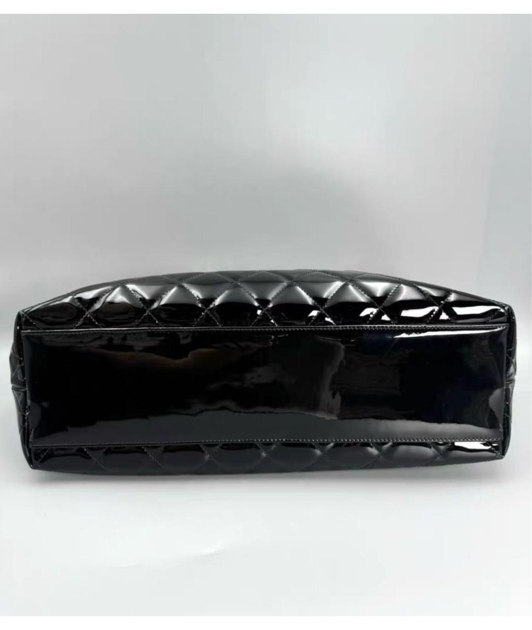 CHANEL Черная сумка тоут из лакированной кожи, фото 4