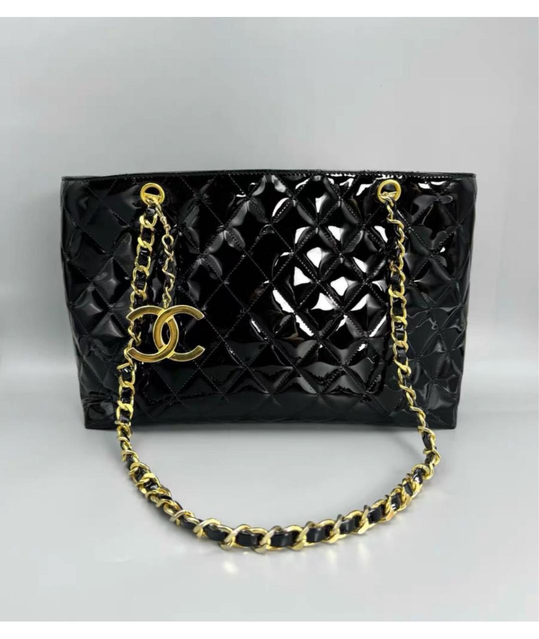 CHANEL Черная сумка тоут из лакированной кожи, фото 6
