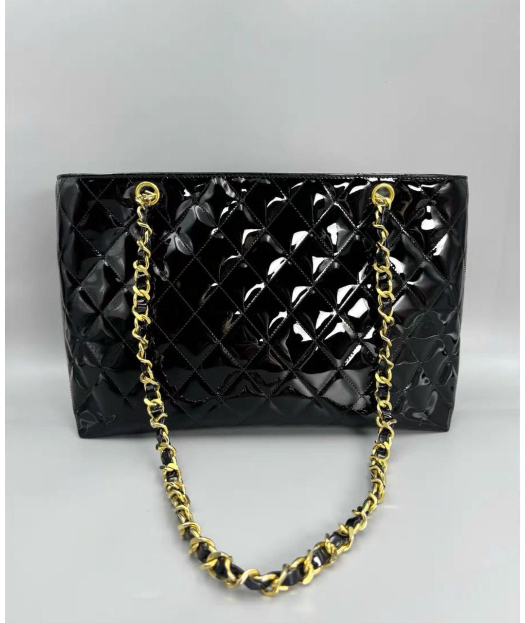 CHANEL Черная сумка тоут из лакированной кожи, фото 3