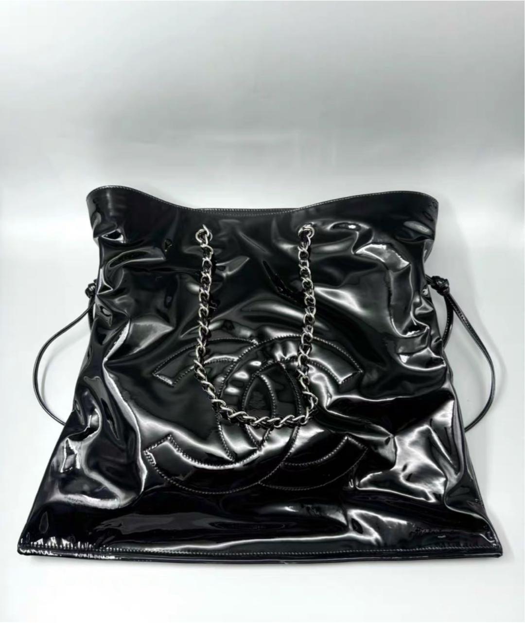 CHANEL Черная сумка тоут из лакированной кожи, фото 2