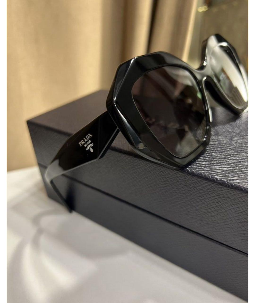 PRADA Черные пластиковые солнцезащитные очки, фото 2