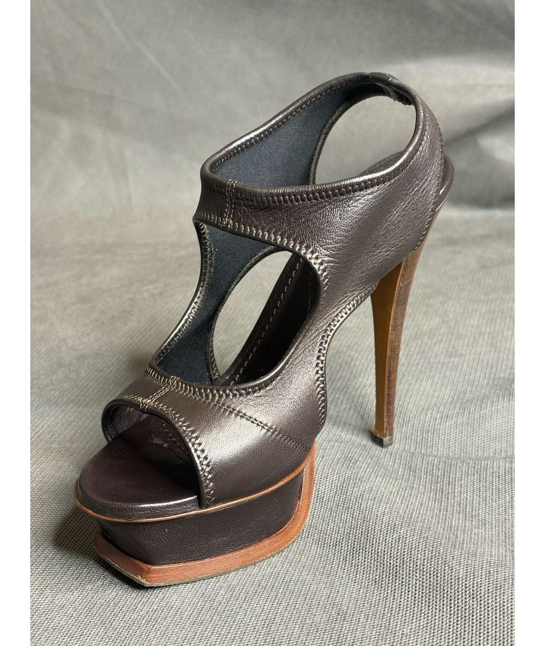 SAINT LAURENT Коричневые кожаные босоножки, фото 2