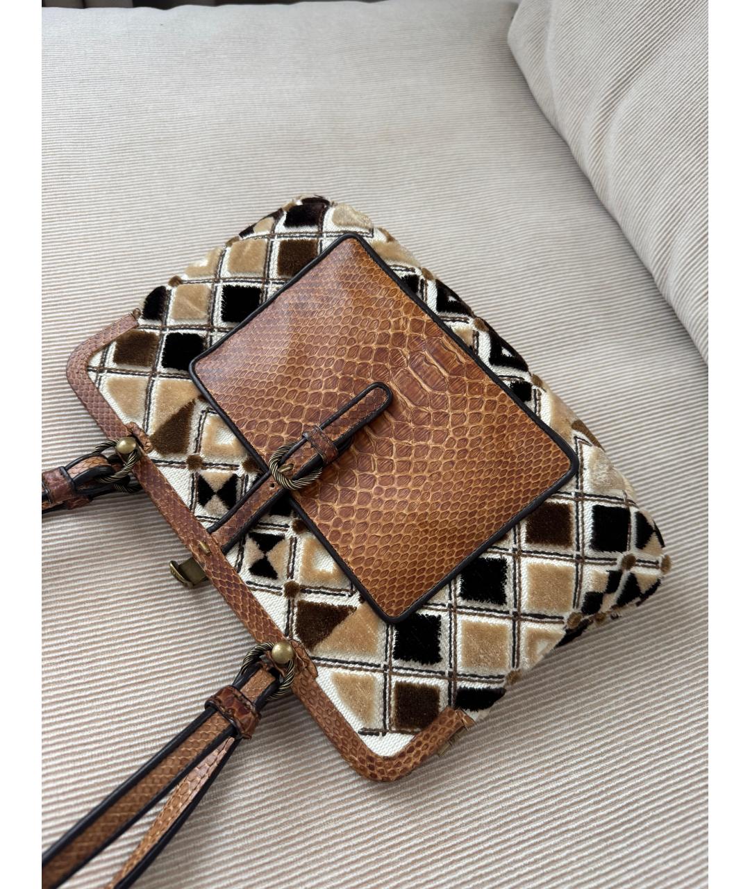 BOTTEGA VENETA Бежевая сумка с короткими ручками из экзотической кожи, фото 8