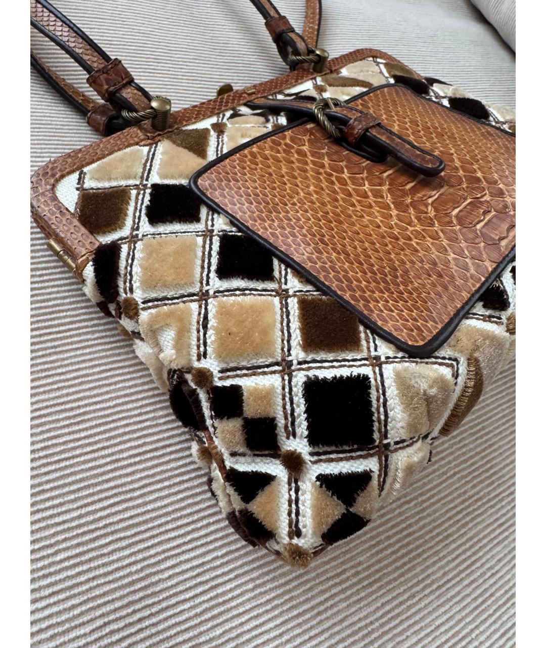 BOTTEGA VENETA Бежевая сумка с короткими ручками из экзотической кожи, фото 7