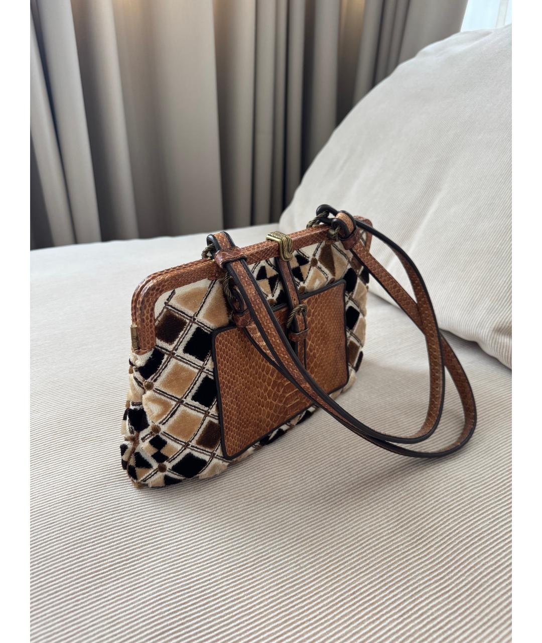 BOTTEGA VENETA Бежевая сумка с короткими ручками из экзотической кожи, фото 2