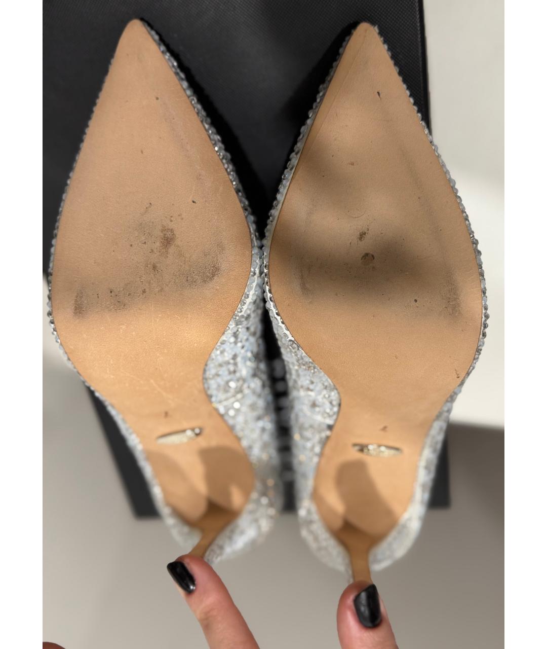 BADGLEY MISCHKA Серебряные текстильные свадебные туфли на среднем каблуке, фото 5