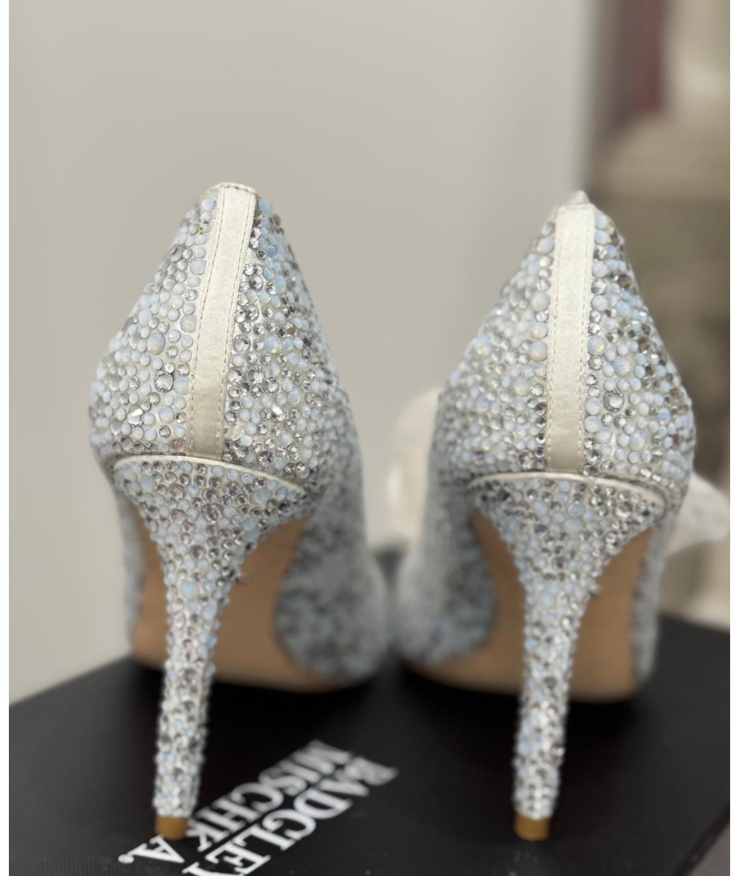 BADGLEY MISCHKA Серебряные текстильные свадебные туфли на среднем каблуке, фото 4