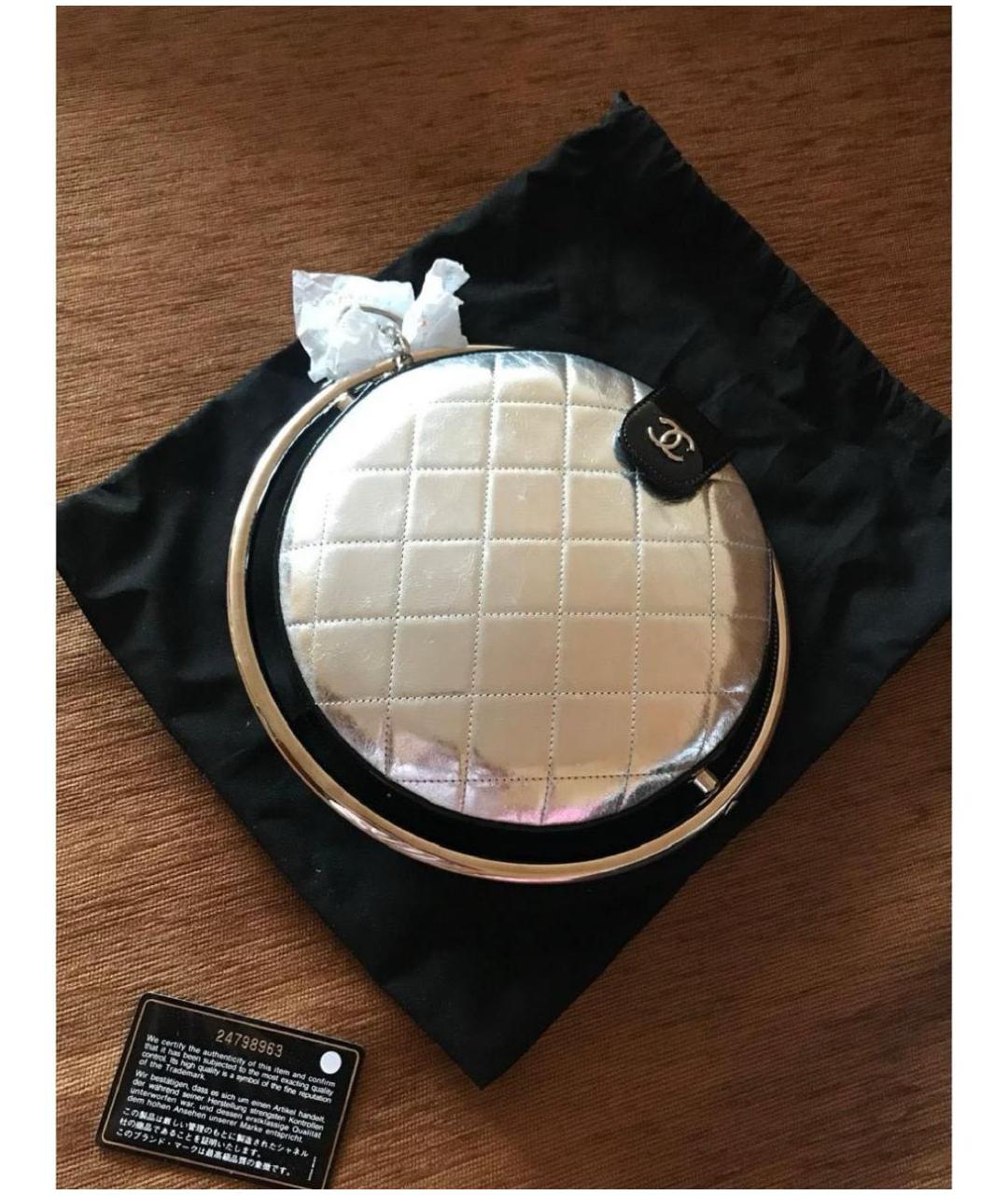 CHANEL Серебряная кожаная сумка с короткими ручками, фото 3