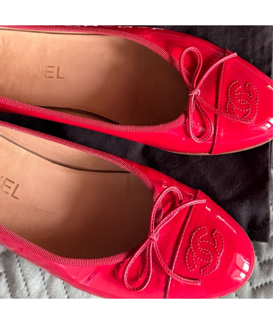 CHANEL Красные балетки из лакированной кожи, фото 5