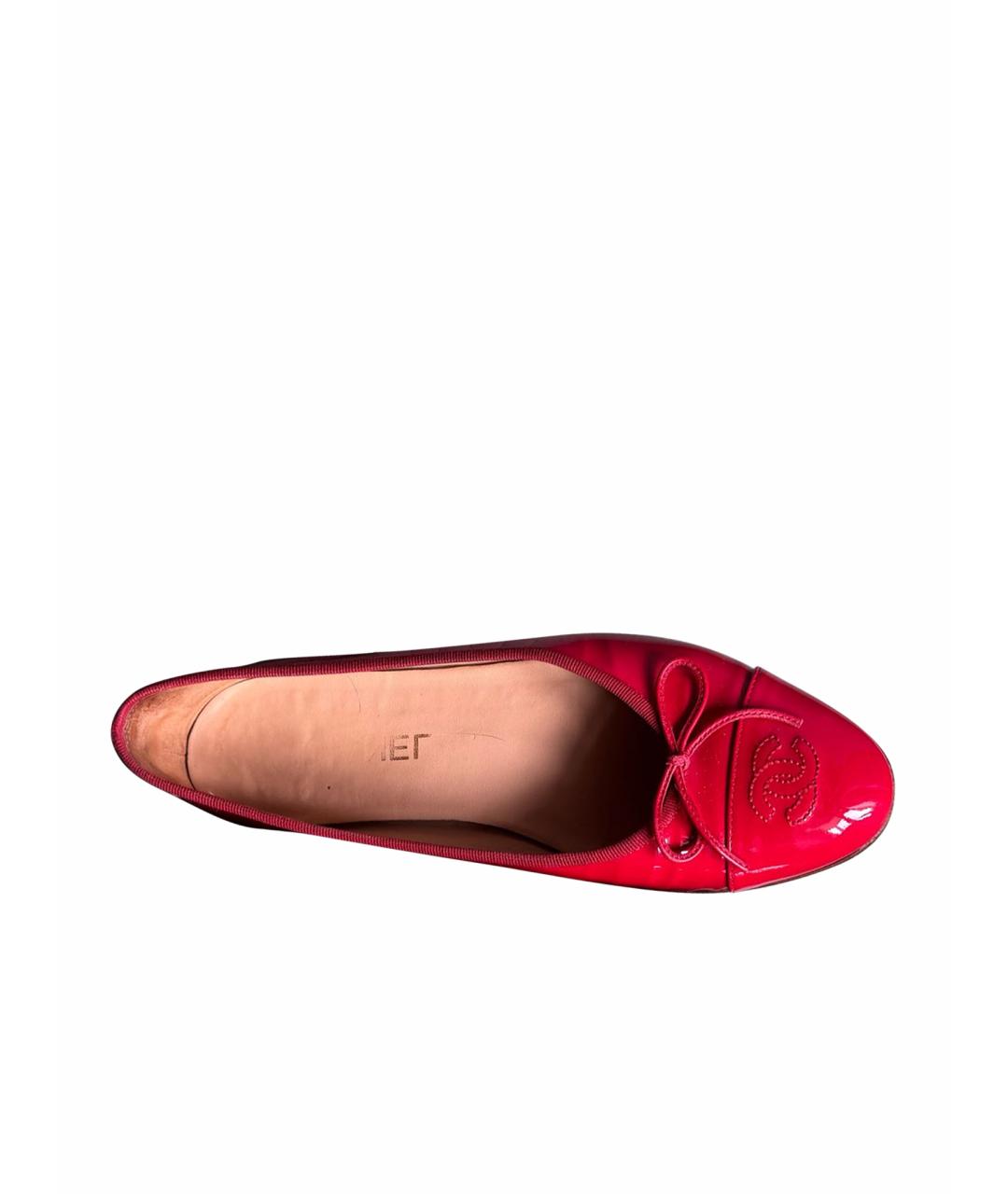CHANEL Красные балетки из лакированной кожи, фото 1