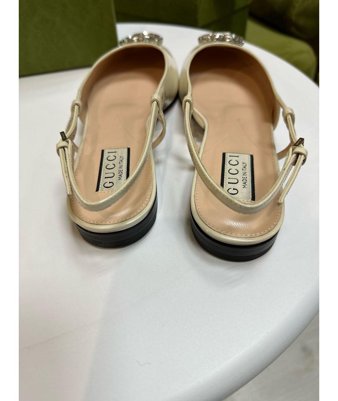 GUCCI Бежевые балетки из лакированной кожи, фото 3