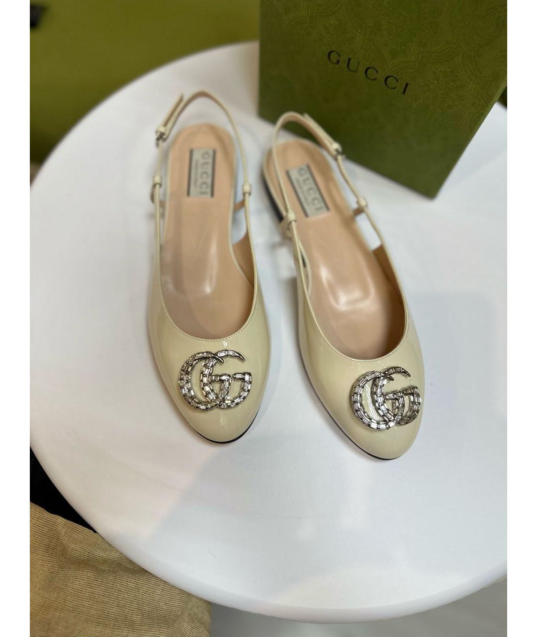 GUCCI Бежевые балетки из лакированной кожи, фото 2
